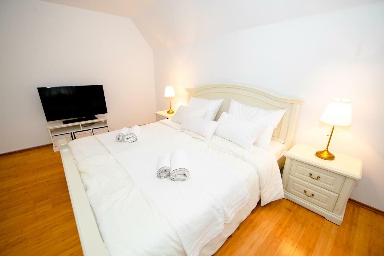 Apartment With View Zirovnica Luaran gambar